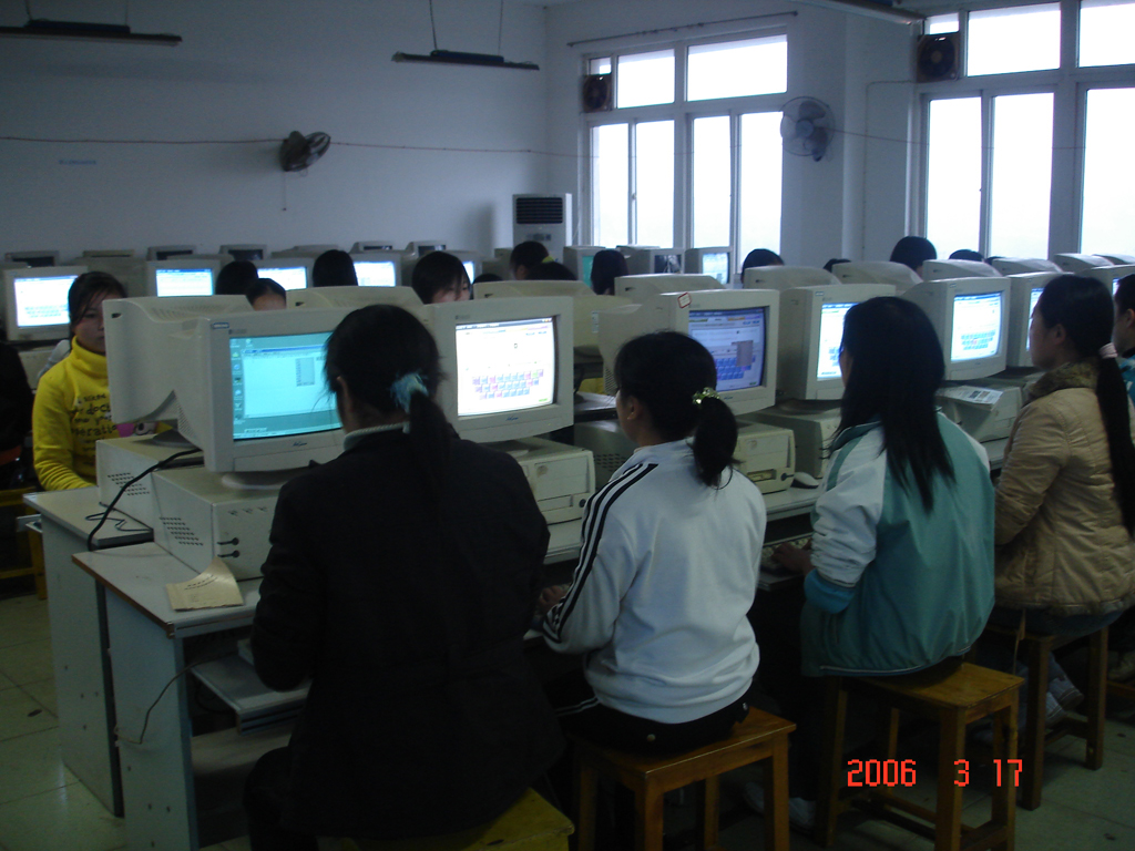 classroom001.JPG